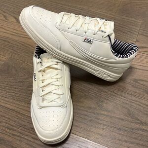 men’s FILA tennis shoes white sizes 10.5